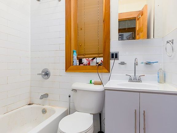 5th image of 136 Lexington Ave #1R