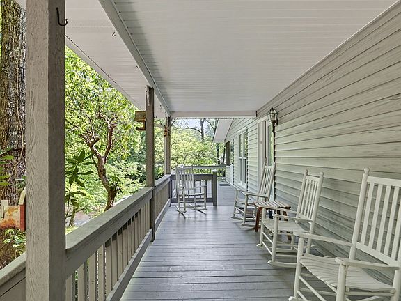 4th image of 817 Riverbend Dr