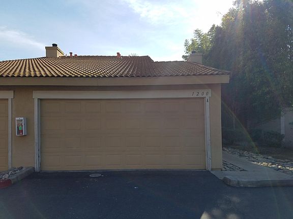 End unit with 2 car garage