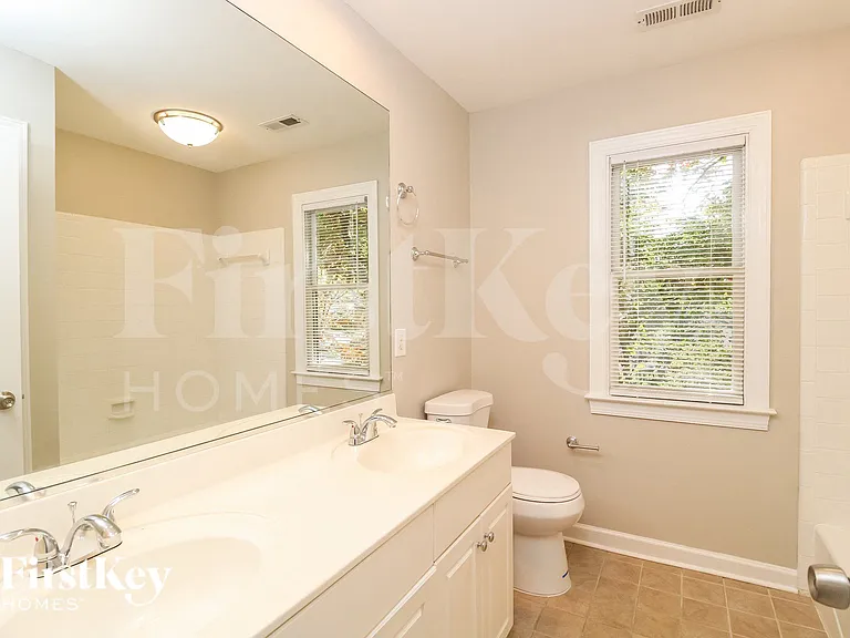 1909 Fernwood Dr — Photo 8