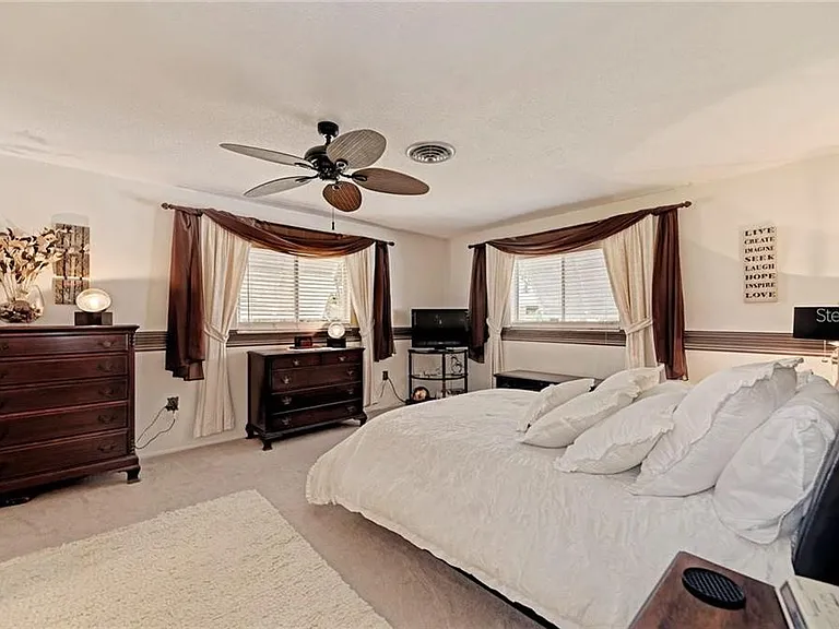 910 Caples St — Photo 16