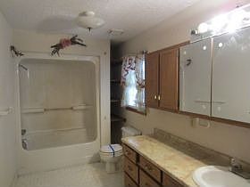 4th image of 102 Dogwood St