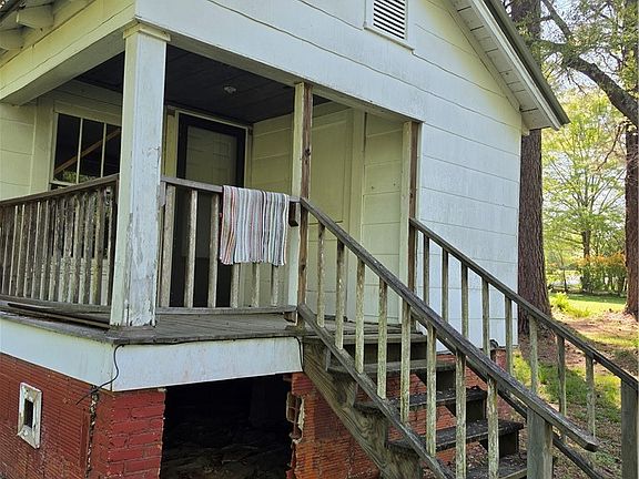3rd image of 411 10th Ave SW