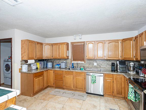 4th image of 1510 Lizabeth Dr