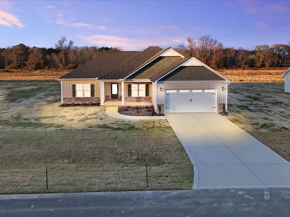 307 Creeks Edge Dr, Pikeville, NC 27863