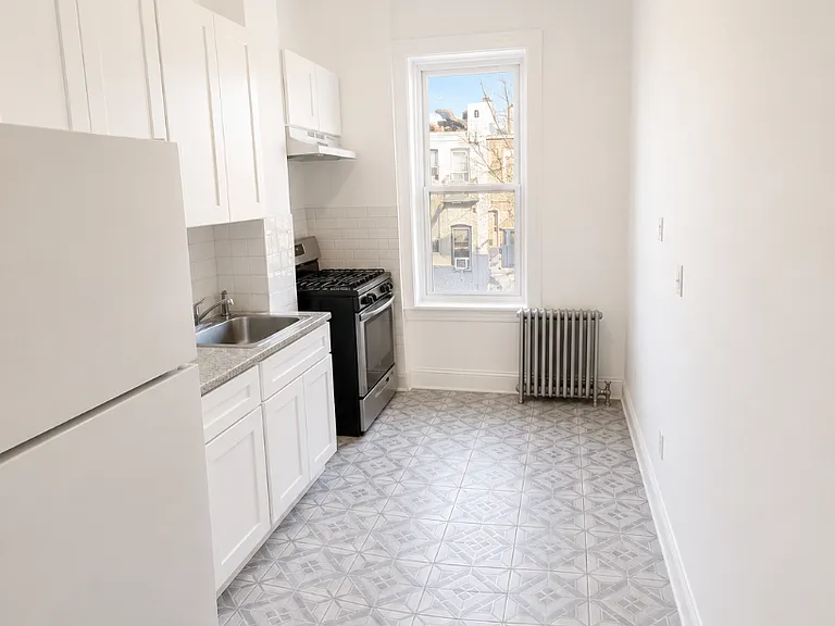 17-34 Menahan St #3F — Photo 2