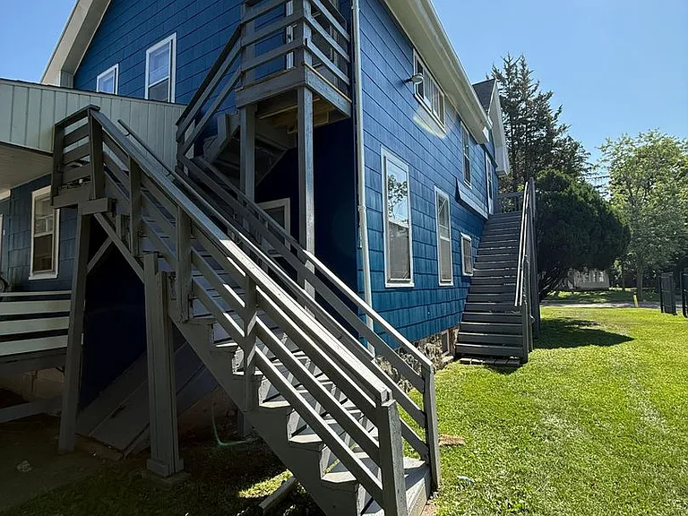 612 Lansing Ave — Photo 3