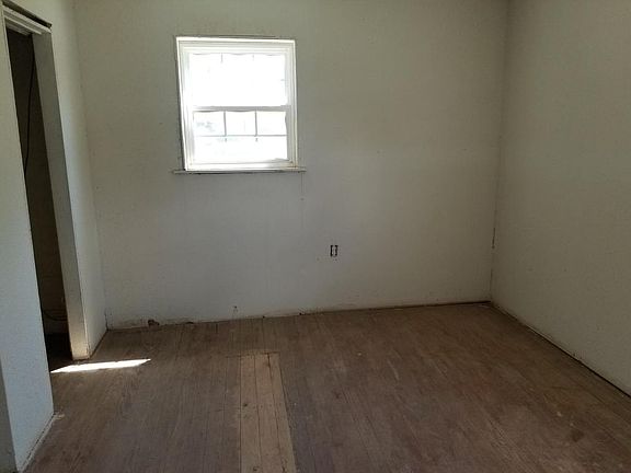 4th image of 406 W 10th St
