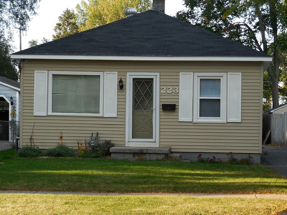 223 Abbie St SE
