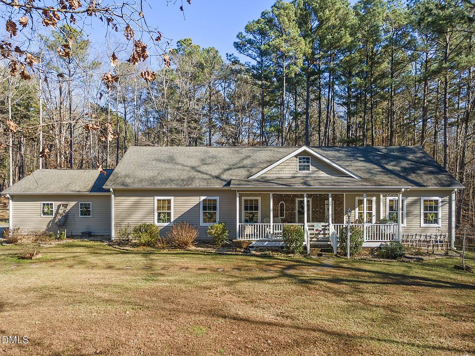 1st image of 28 Jasper Ln