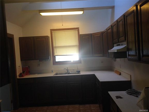 5th image of 261 Payne Ave