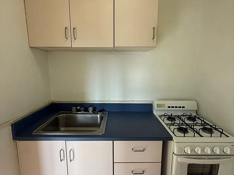 Bayard Manor Apartments — Photo 37