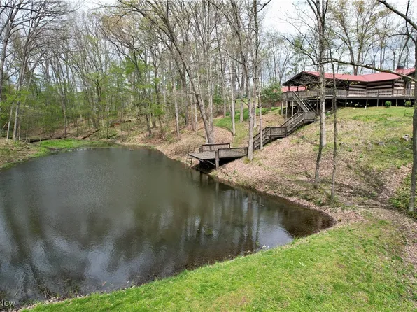 6141 Avon Rd NE, Carrollton, OH 44615