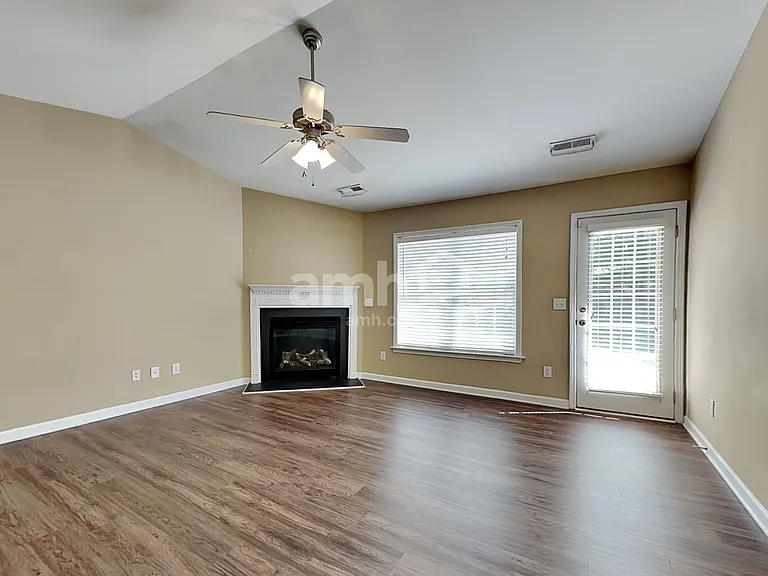 1867 Longmont Dr — Photo 5