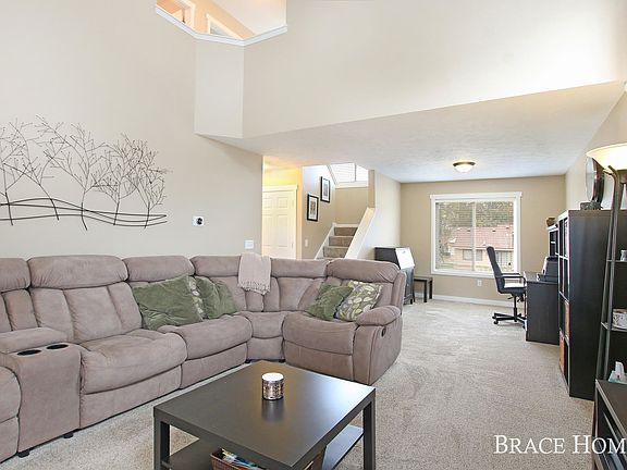 5th image of 4520 Country Hill Dr SE