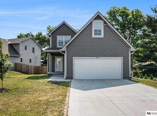 8837 Keystone Dr, Omaha, NE 68134
