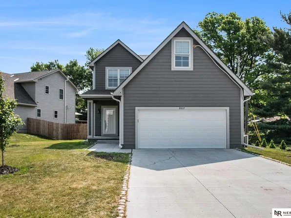 8837 Keystone Dr, Omaha, NE 68134