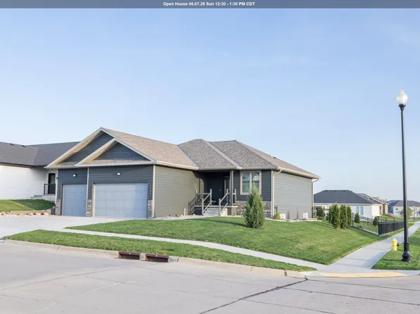 6800 Brookside Dr, Sioux City, IA 51106