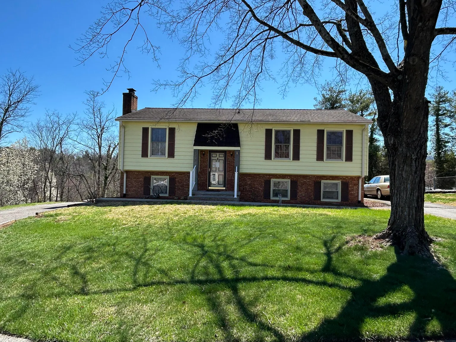 4208 Whitehall Cir photo 1