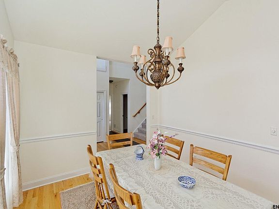 3rd image of 51 Crimson Cir
