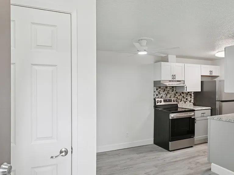 Images Highland Apartments — Photo 24