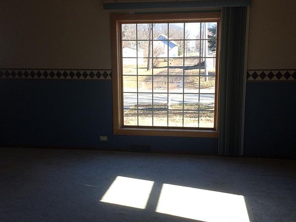 3rd image of 322 S 10th St
