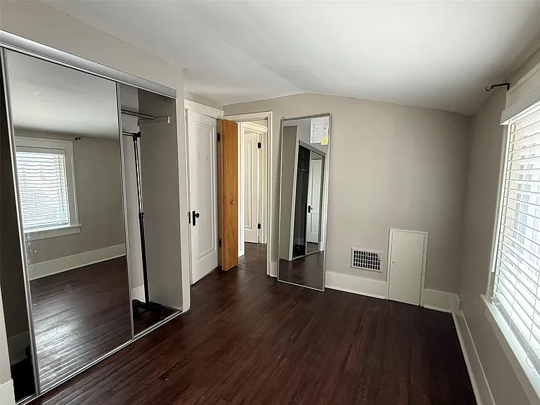 264 E Woodland St — Photo 14