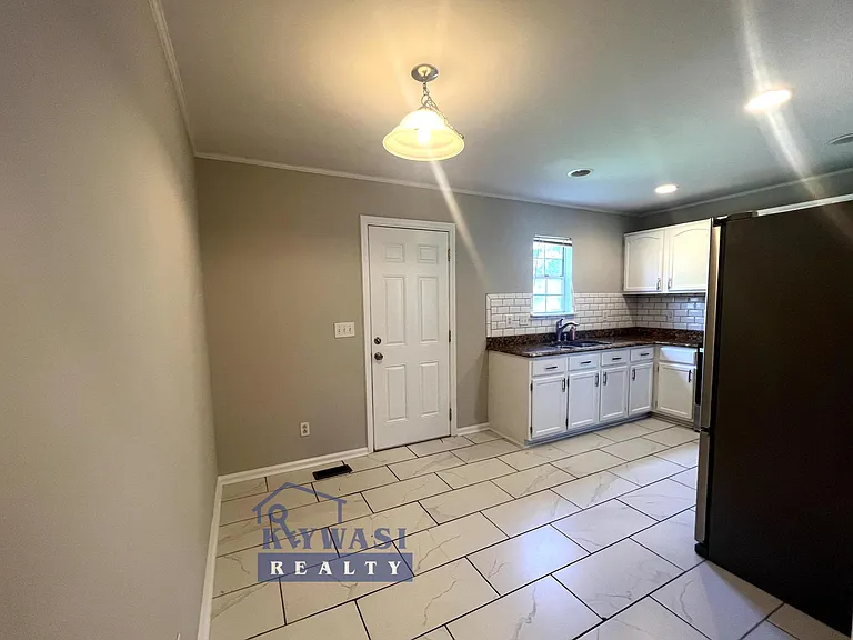 600 Larch St — Photo 9