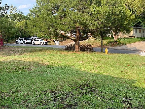 2nd image of 1695 Golfview Dr