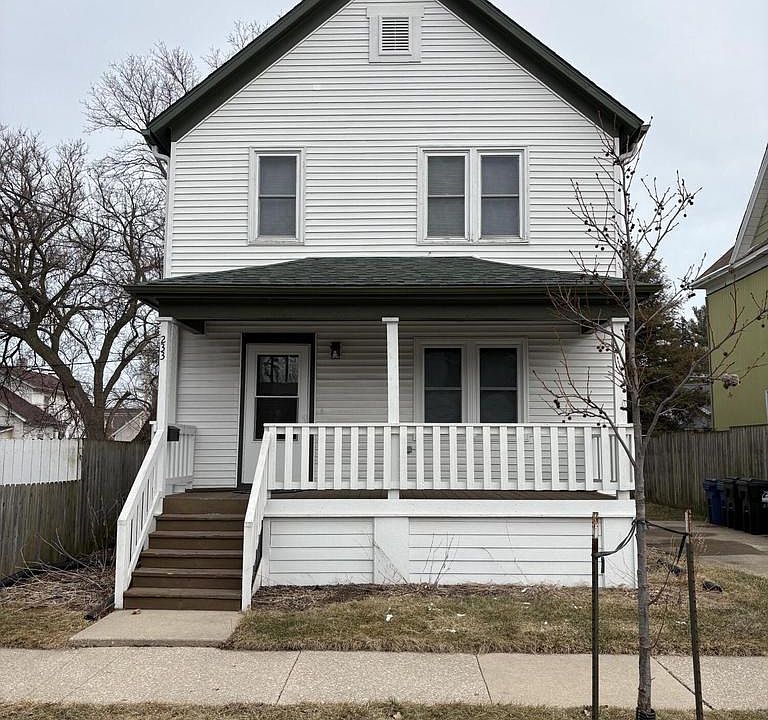 1st image of 233 Frank AVENUE