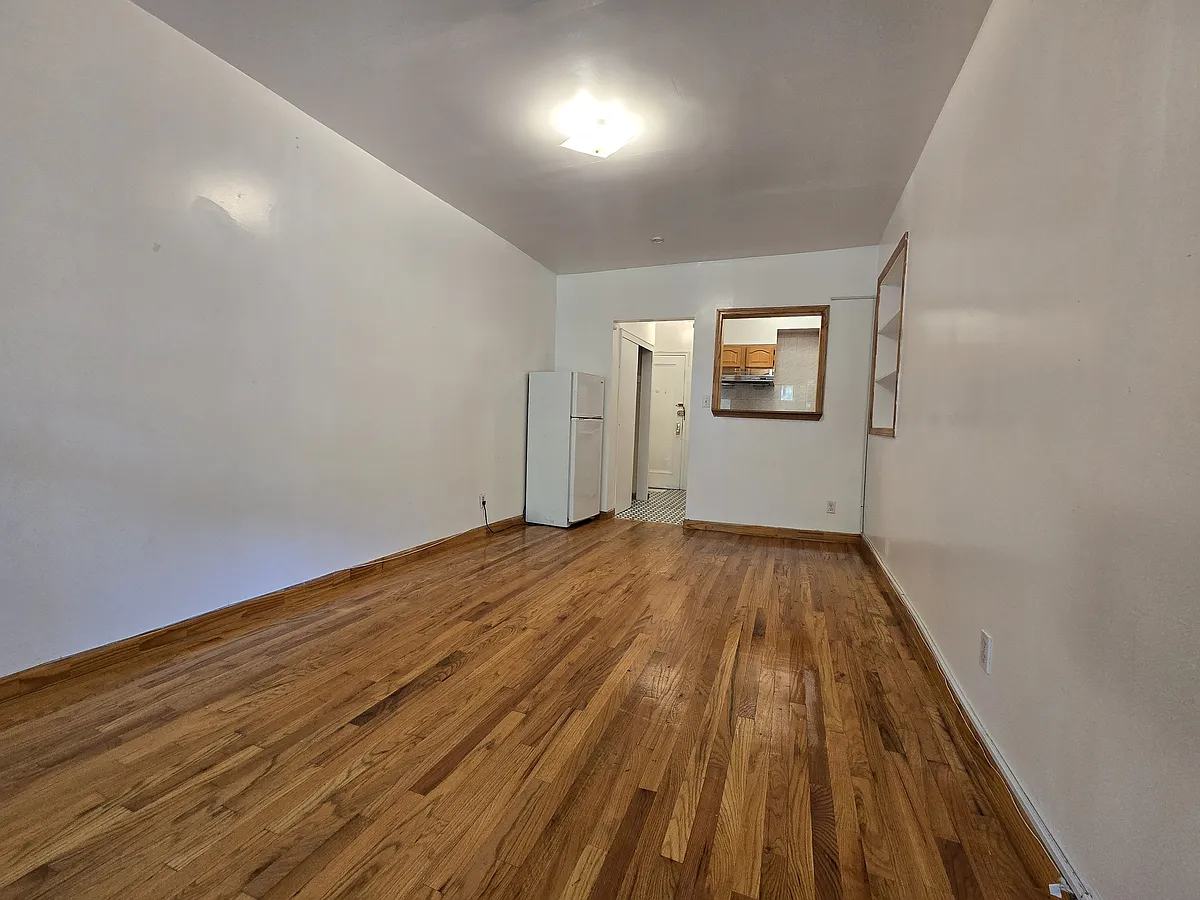 Building Photo - 151 Allen St #5E