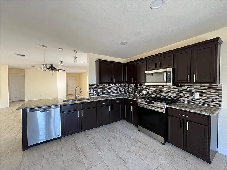 116 Remington Dr — Photo 6