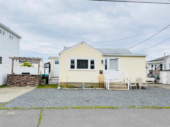 24 Wall Street, Hampton, NH 03842