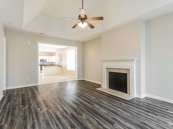 4th image of 1056 Washington Dr