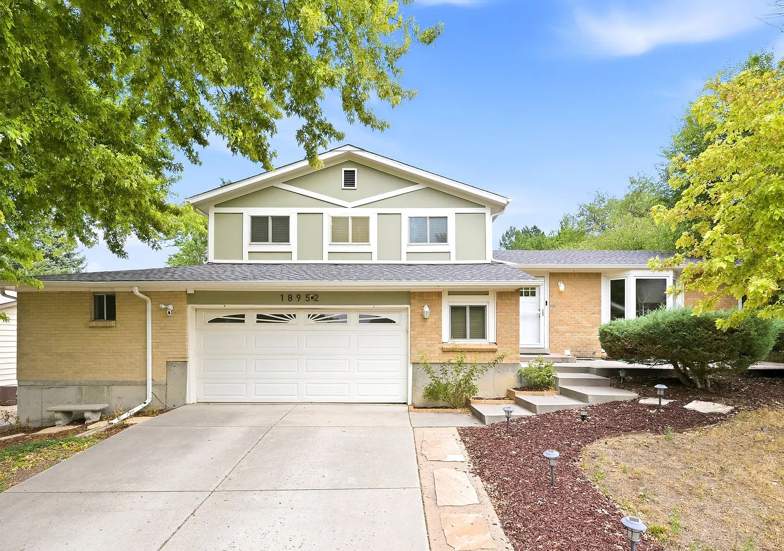 Updated With Stainless Appliances, New Paint, Finished Basement, Sun Room And Patio! Available Now! — Photo 1