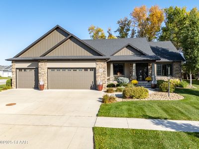 5576 Charlie Ray Dr, Grand Forks, ND, 58201