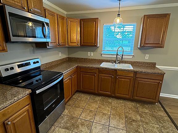 5th image of 910 Youngs Mill Rd