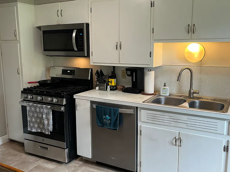 1415 Broadview Ave #B — Photo 6