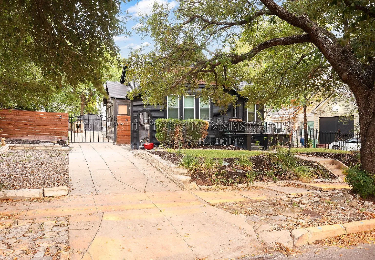 3 bed, 2.0 bath, 2100 sqft, $2,399 — Photo 2