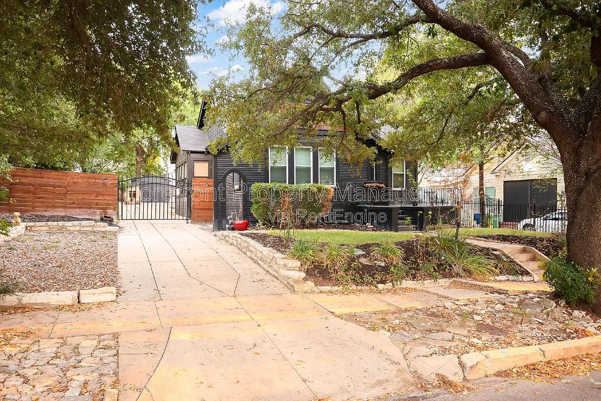 Building Photo - 418 W Rosewood Ave