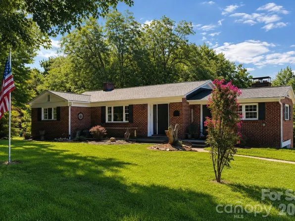 2210 19th Ave SE, Hickory, NC 28602