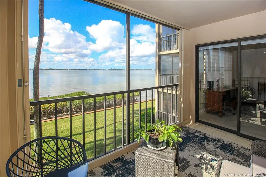 2 bed, 2.0 bath, 1233 sqft, $6,000 — Photo 3
