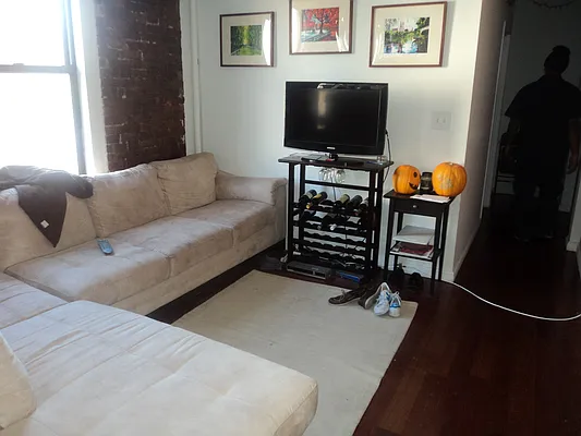 Rented by Sky Management | media 19