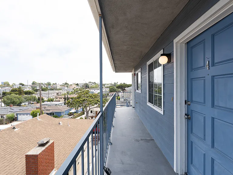 Top-floor unit with great views, ocean breezes, and a quiet neighborhood.