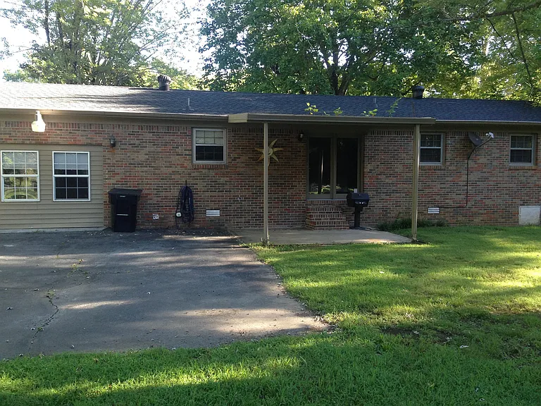 512 Layne St — Photo 13