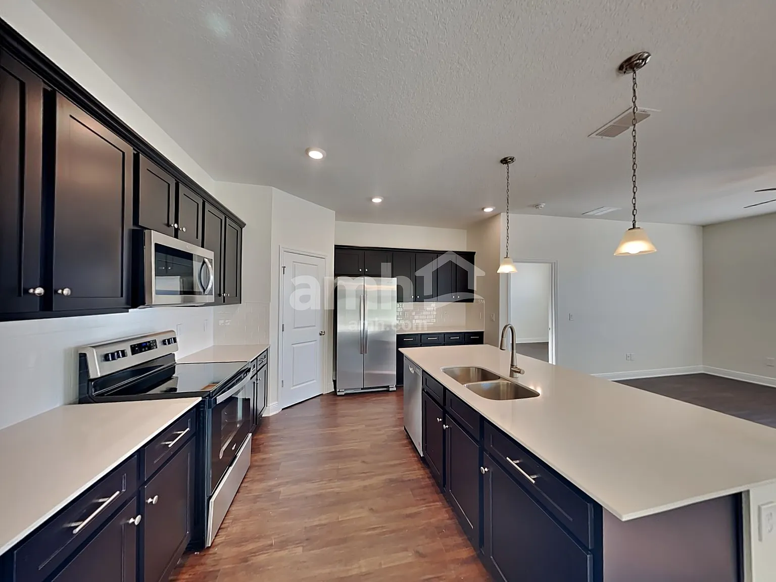 3 bed, 2.0 bath, 1700 sqft, $2,370 — Photo 3
