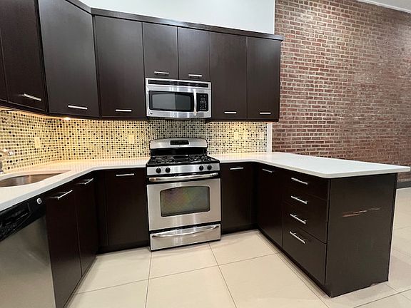 4th image of 2571 22nd St APT 1A