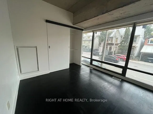 90 Broadview Ave — Photo 2