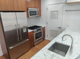 38 Meserole St APT 3A, Brooklyn, NY 11206