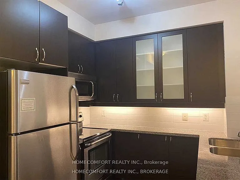 131 Upper Duke Cres #202 — Photo 2